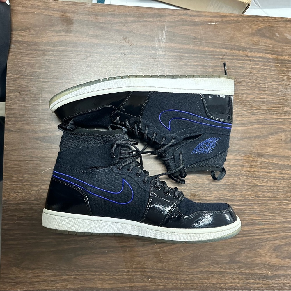 Men’s Jordan 1 Retro Space Jam, Size 11
-Very good condition
-Comfy
